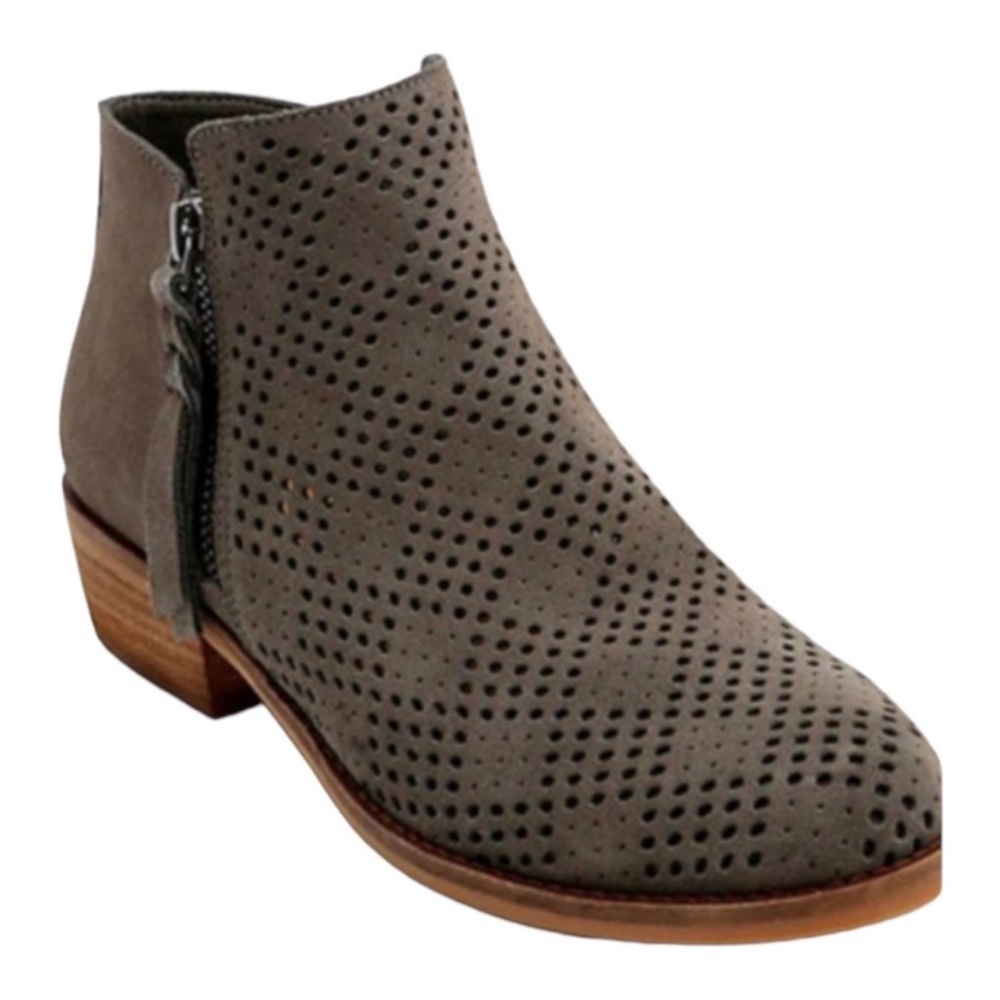Dolce Vita Sofie Suede Grey Heeled Cut Out Fall/Winter Casual Ankle Booties 8.5